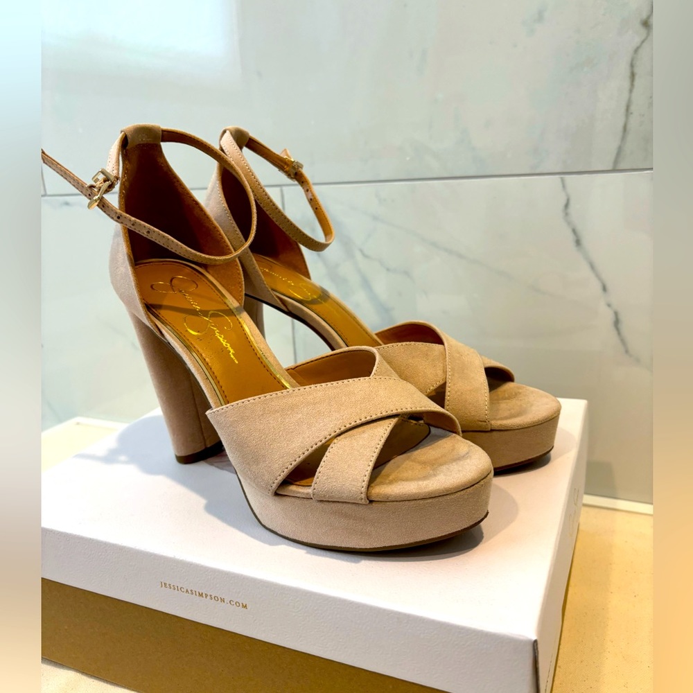 Nude Platform Jessica Simpson Heels in Powder Beige size 8.5
